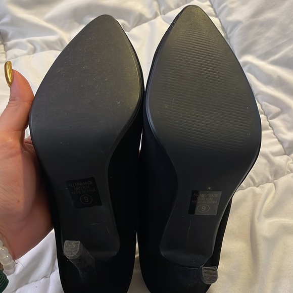 Simple black heels - Picture 3 of 3